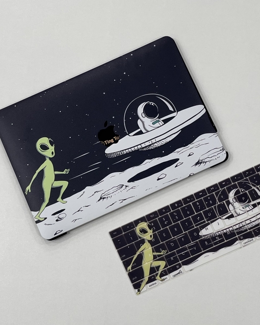 Green Alien MacBook Cover