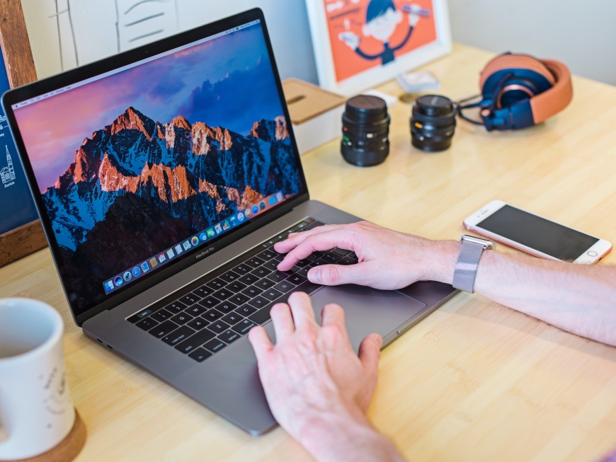 4 REASONS WHY YOU SHOULD BUY A PROTECTIVE CASE FOR YOUR MACBOOK 4 REASONS WHY YOU SHOULD BUY A PROTECTIVE CASE FOR YOUR MACBOOK